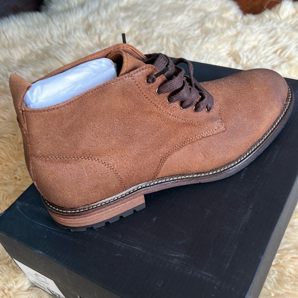 Banana Republic new  in box man suede shoes/ boots